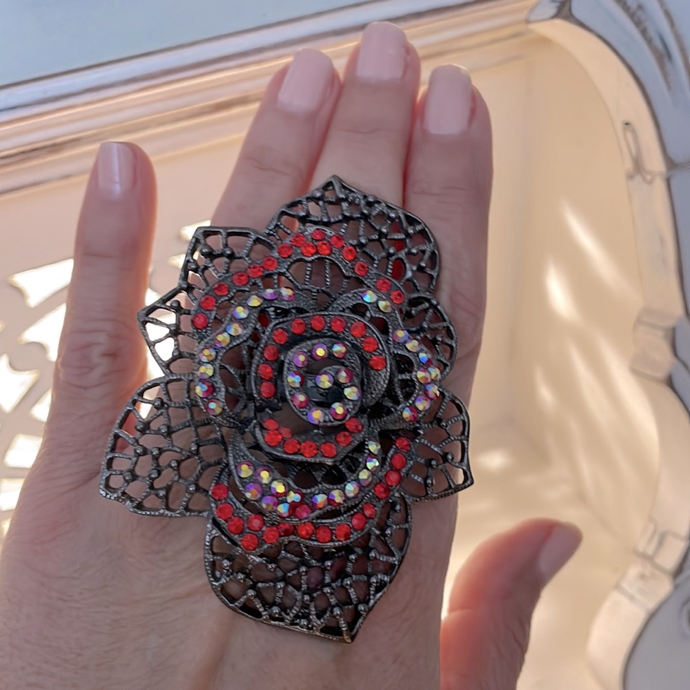 Large Ring - Picture 4 of 4